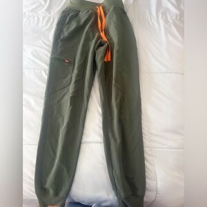 Figs Zamora High Waisted Joggers in Moss